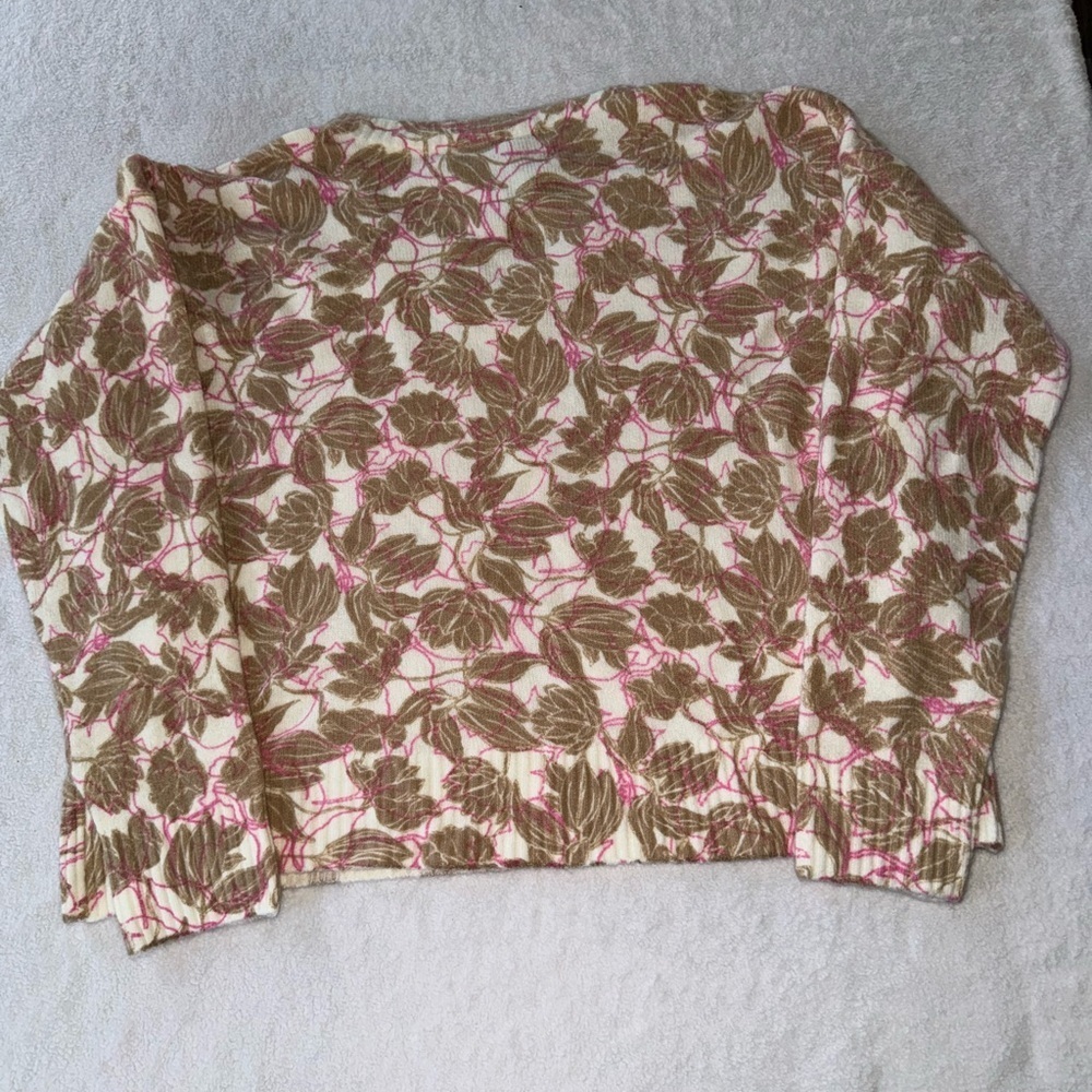 CeCe Women  Medium V-Neck Sweater Soft Knit Beige Pink Leaf Pattern Pullover NWT - Picture 10 of 12